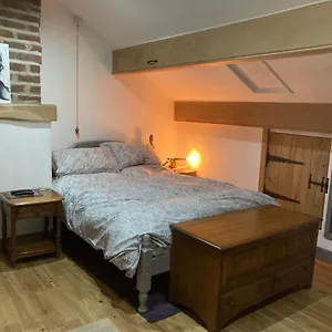 Colts Neck Upper Hopton, Mirfield, West Yorkshire Holiday home Mirfield